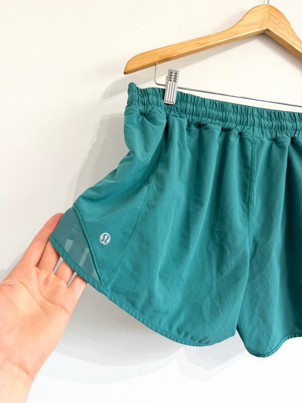 Lululemon Hotty Hot Low Rise Short 4"
Teal Lagoon running shorts - Picture 7 of 10